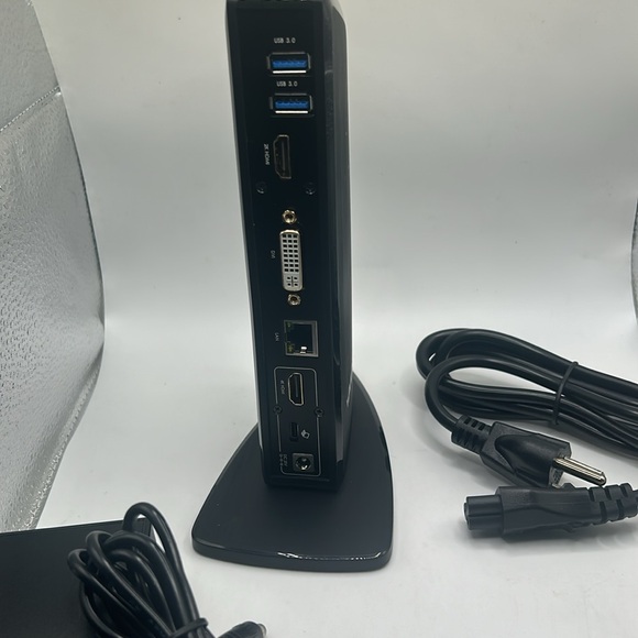 Wavlink WL-UG39PD1 USB-C Triple display Universal Docking Station - Picture 3 of 11